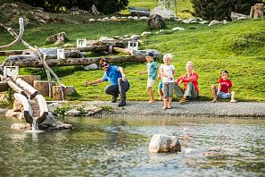 steinehuepfen-am-filzalmsee-in-brixen-im-thale_Mirja Geh  Eye 5