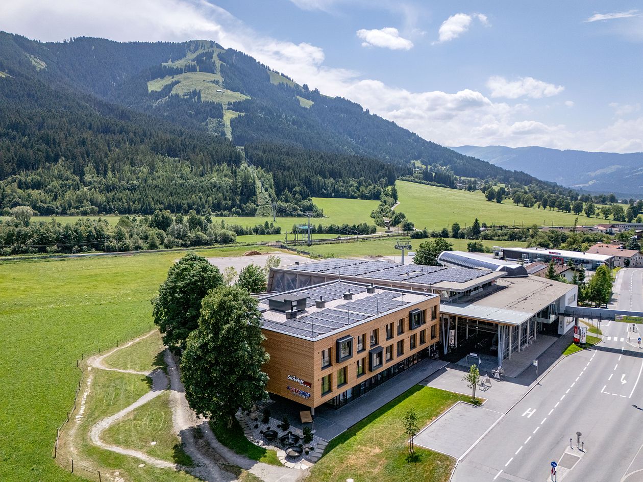 Skiwelt_Lodge_Erlenseeweg_1_Brixen_Haus_aussen_Drohne